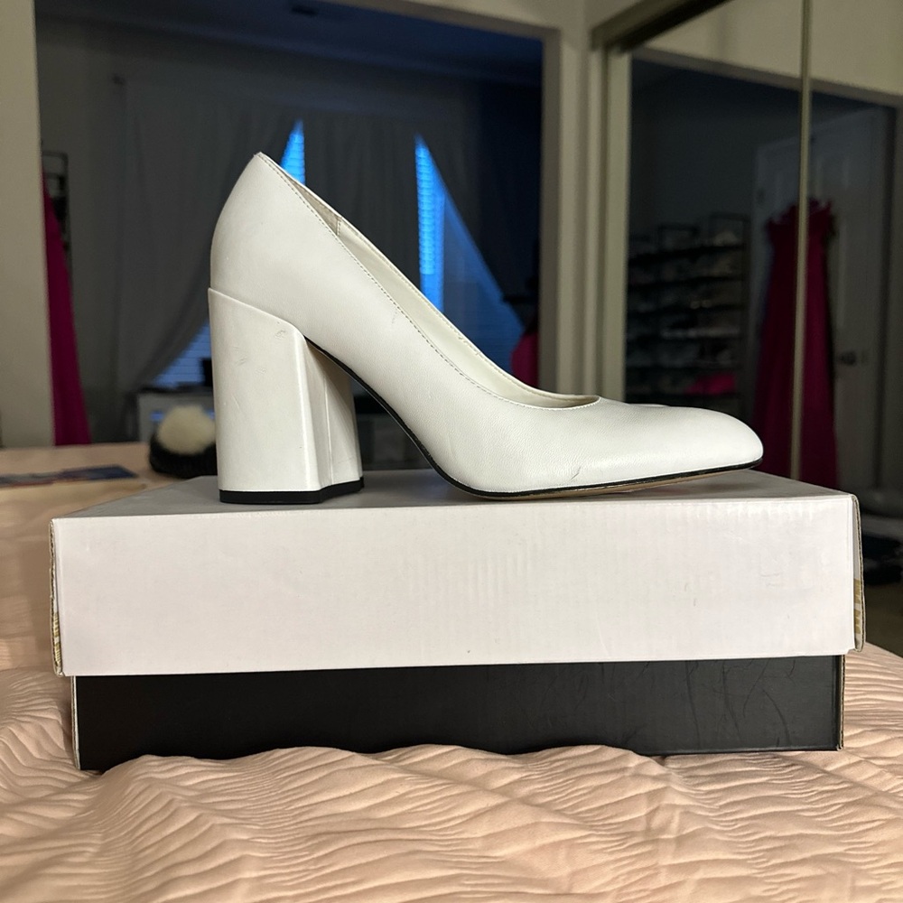 Leith US 8.5 Nik White Pointed Toe Block Heels